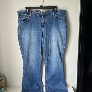 vintage LEI Women's low rise Flare Jeans in Classic Blue